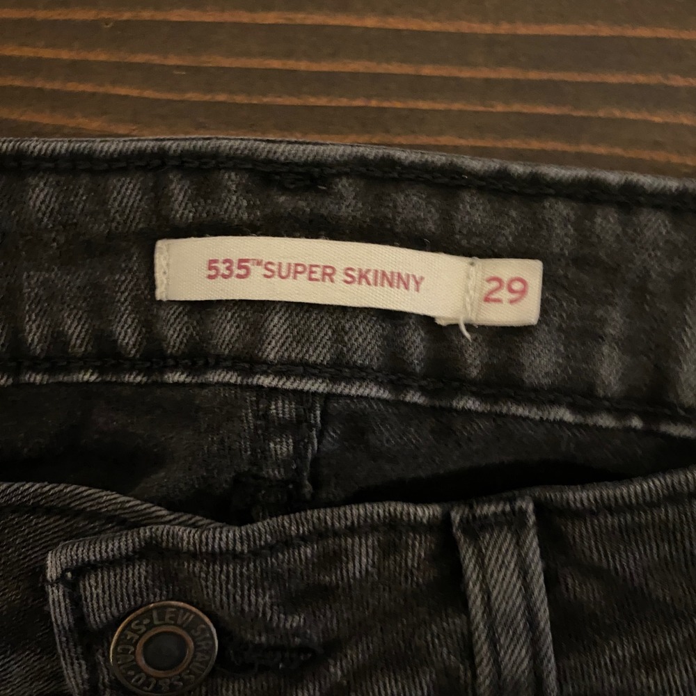Levis 535 Super Skinny Jeans 29 Dark Wash Black Denim Minimalist Classic Pants - Picture 3 of 13